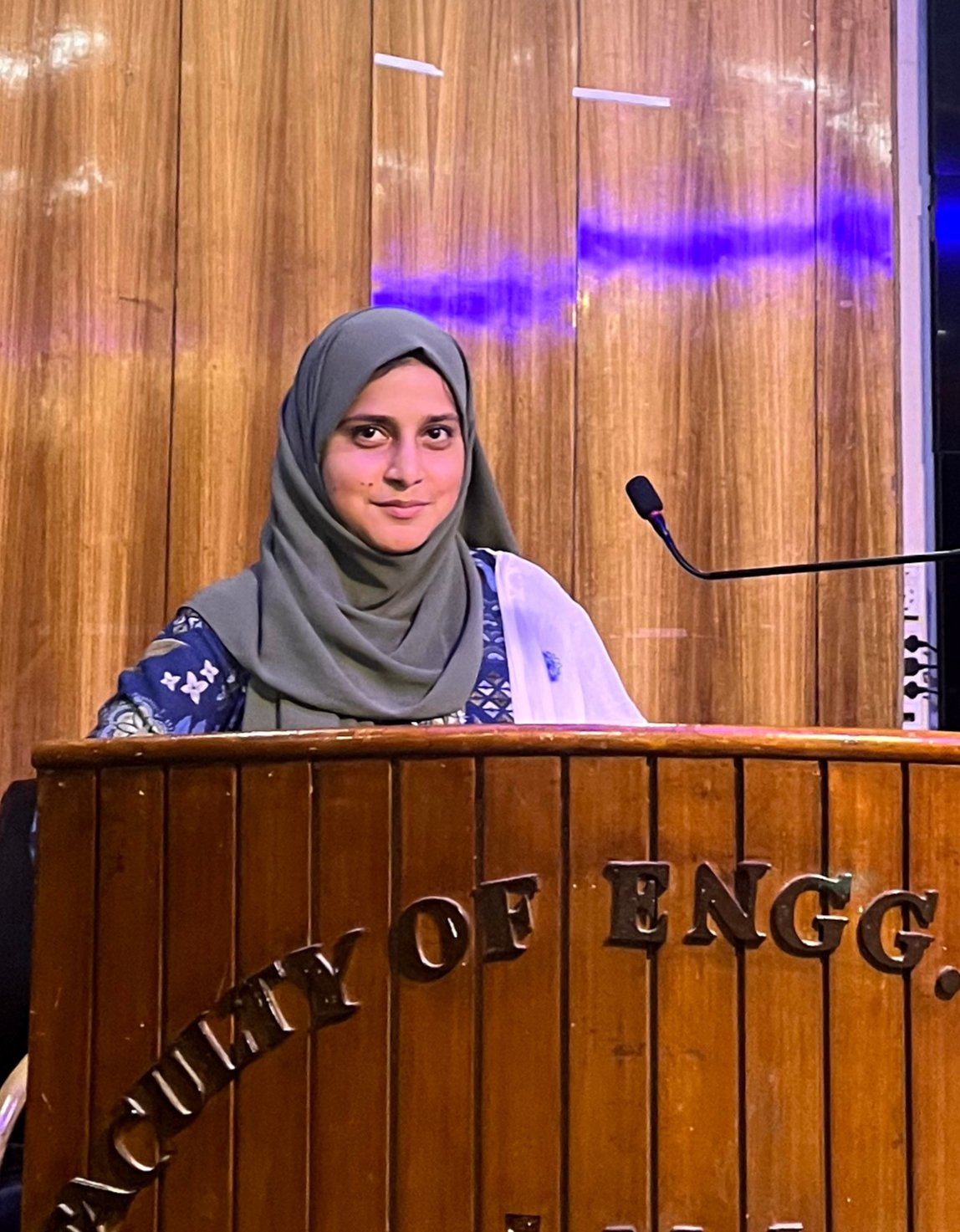 Arshiya Khan - physics Tutor