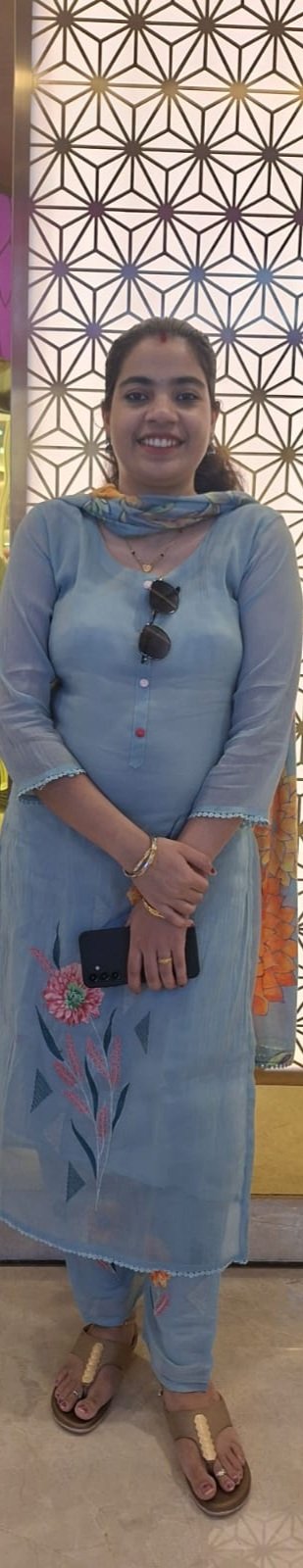 Henna Saini  - history Tutor